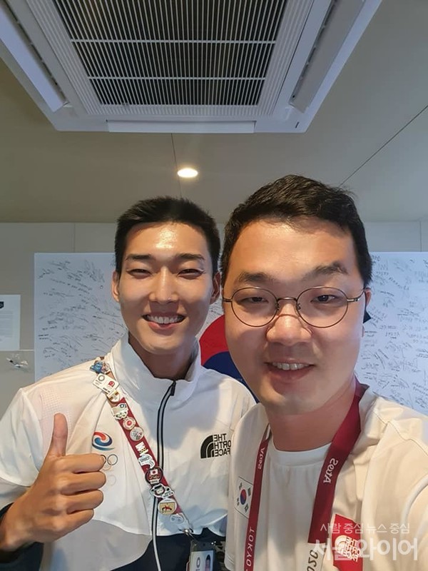 도쿄 올림픽 높이뛰기 국가대표 우상혁 선수와. 사진 제공: 김세준.