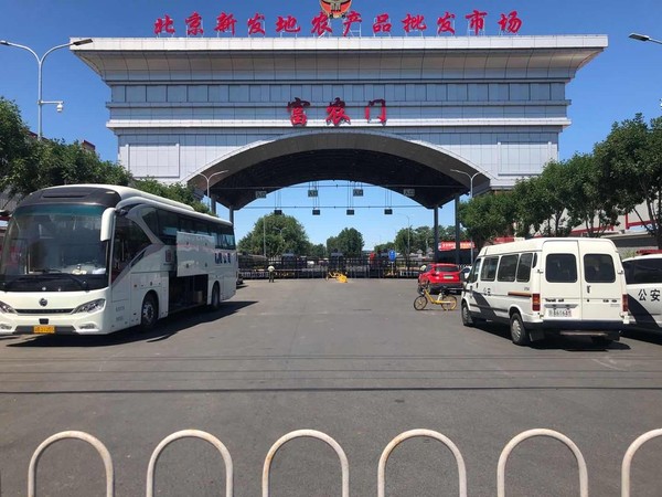 지난 1일 중국 저장성 닝보시는 친인척을 중심으로 7명의 집단감염이 발생하자 베이징행 항공편 운항을 모두 취소했다. 사진=연합뉴스