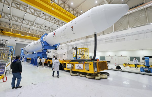 민간 기업 주도로 개발된 한국형 발사체 누리호(KSLV-Ⅱ)는 국내 항공우주산업 기술력을 집약한 것으로 알려졌다. 사진=한국항공우주연구원 제공