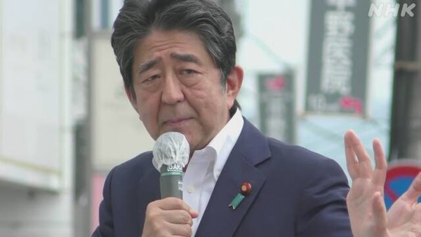 유세중인 아베 신조 전 총리 (사진은 NHK 홈페이지에서  캡쳐)