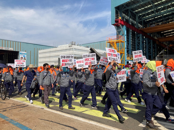 대우조선해양이 직접 고용한 근로자 4700여명이 소속된 원청 노조도 같은 날 집회를 열고 맞불을 놨다. 사진=대우조선해양 제공
