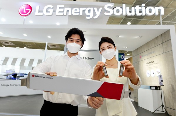 LG에너지솔루션이 올해 상반기 전기차용 배터리시장에서 14.4%로 글로벌 점유율 2위를 차지했다. 지난해보다 점유율이 증가했지만 중국 1위 업체 CATL에는 밀렸다.  사진=LG에너지솔루션 제공