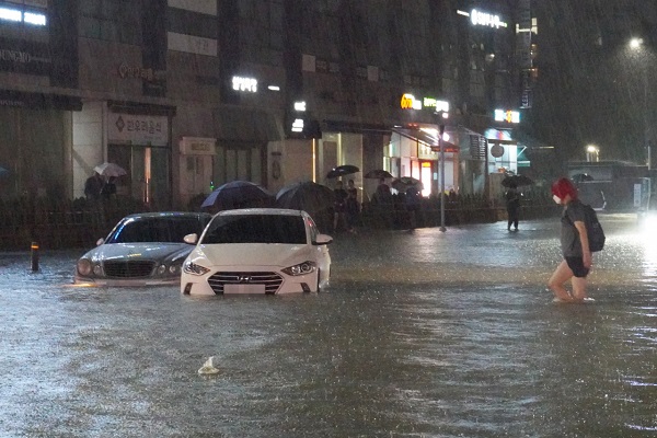 현대해상이 1년여 전, 폭우가 내릴 경우 서울 강남 지역 침수될 우려가 있어 주의가 필요하다는 보고서를 발표했던 것으로 확인됐다. 사진=연합뉴스