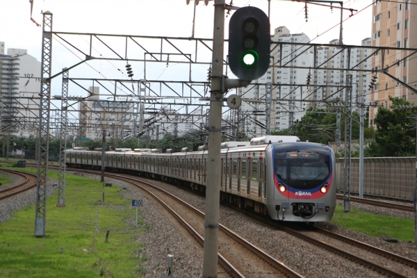 한국철도가 오는 14일부터 열차 지연 등 이용객 불편을 줄이기 위해 출근시간대 수도권전철 1호선 운행시간을 일부 변경한다 /사진=코레일 제공