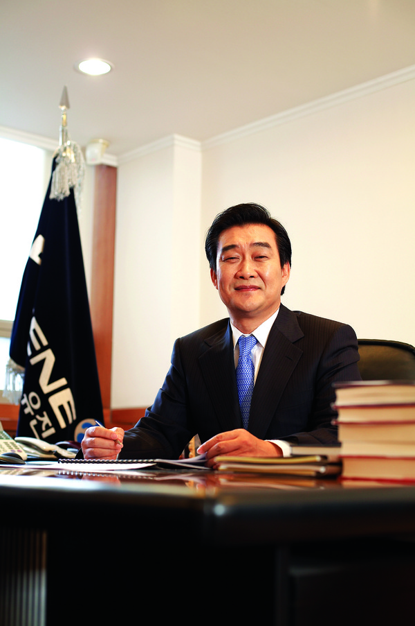 유경선 유진그룹 회장. 사진=유진그룹 제공