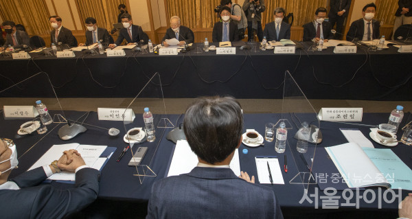 손경식 경총 회장이 26일 오후 서울 중구 한국프레스센터에서 열린 제 1회 ESG경영위원회에 참석해 인사말을 하고 있다.