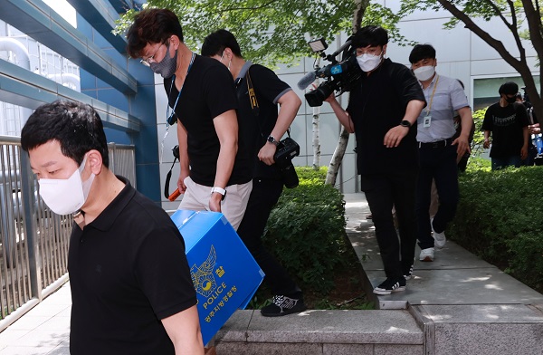 경찰이 HDC현대산업개발 현장소장 A씨와 안전부장 B씨의 구속영장을 신청했다. 사진=연합뉴스 제공