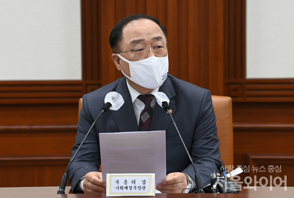 정부는 소상공인 지원을 위한 금융지원 연장여부와 사회보험·공과금 납부 유예 조치 등을 종합적으로 검토해 발표할 예정이다. 사진=서울와이어 DB