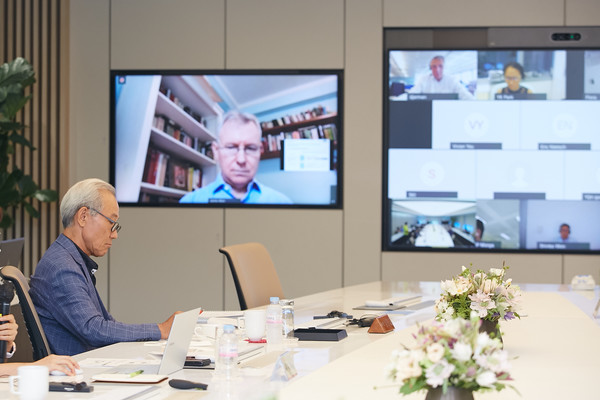 김종훈 이사회 의장이 4일 종로구 SK서린빌딩에서 아시아기업지배구조연합 회원사들과 회의를 하고 있다. 사진=SK이노베이션 제공