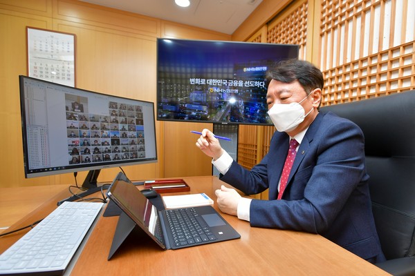 권준학 농협은행장은 서울 중구본점에서 비대면으로 ‘2021년 경영목표 달성 결의대회’을 개최했다. 사진 = 농협은행 제공