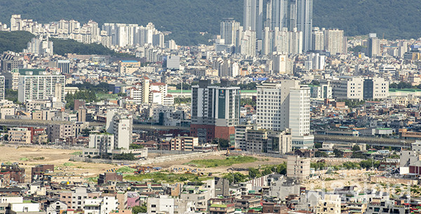 종합부동산세 합산배제 대상은 오는 16일부터 이달 말까지 과세당국에 신고해야 한다. 적용대상은 46만명으로 예상되며 납세자가 합산배제 신고서를 제출할 경우 종부세 부과대상에서 제외된다. 사진=서울와이어 DB