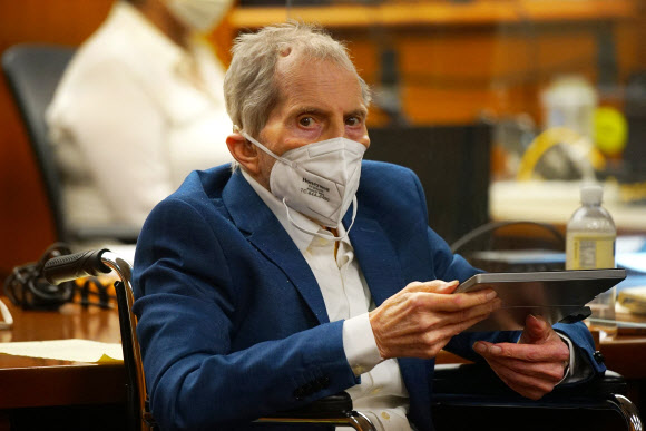 미국 캘리포니아주 잉글우드 지방법원 배심원단으로부터 살인 사건 유죄 평결을 받은 부동산 재벌 로버트 더스트. 자료사진=AFP 연합뉴스 제공