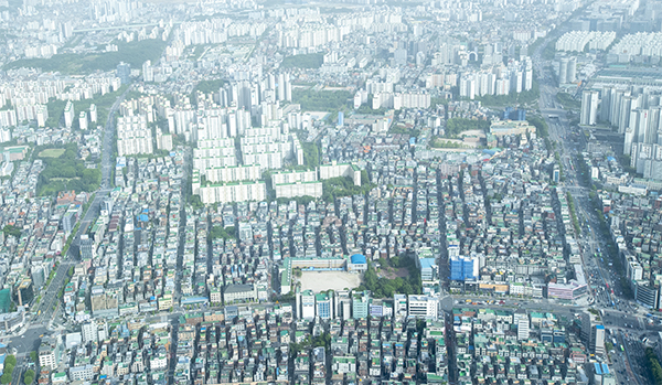 정부의 주택시장 안정 노력에도 집값은 천정부지로 치솟는다. 금리인상도 집값을 잡기 힘들어 보인다. 비교적 저렴한 가격에 내집마련할 수 있는 10월 둘째 주 청약일정을 살펴본다. 사진=서울와이어 DB