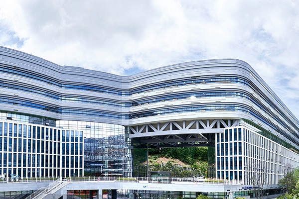 큐라클은 떼아오픈이노베이션과 기술이전 계약에 따라 선급금과 개발 진행 단계별 계약금을 포함해 약 2000억원을 받는다. 제품 출시 후 판매액 로열티는 순매출액의 8%로 책정됐다. 사진=큐라클 제공