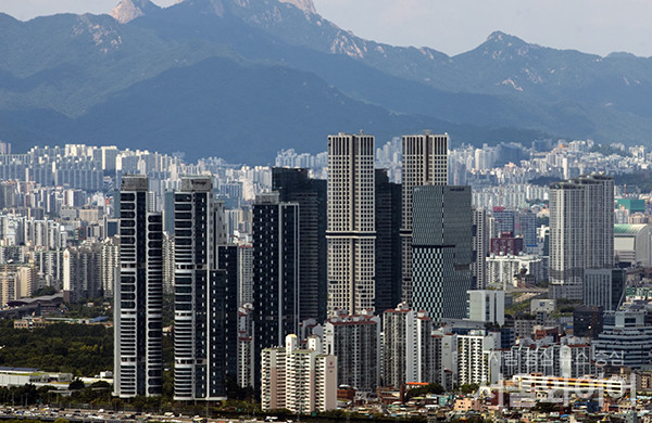 서울 서초구 잠원동 55-10번지 일대에 위치한 신반포 16차 아파트가 35층 고층아파트로 변신한다. 사진=이태구 기자