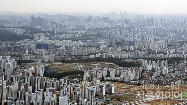 정부가 금리를 인상하고 대출규제를 강화하면서 전국 매수심리가 하락세를 나타내고 있다. 사진=이태구 기자