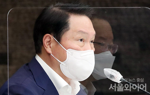 공정거래위원회는 15일 전원회의를 열고 최태원 SK그룹 회장이 SK실트론 인수 당시 29.4% 지분이 사익편취에 해당하는지 판단한다. 사진=이태구 기자