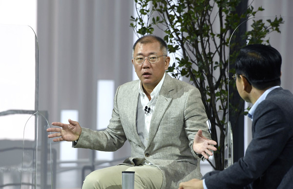 정의선 현대자동차그룹 회장이 정몽구 명예회장의 가신들을 밀어내고 친정체제를 완성했다. 사진=현대차 제공