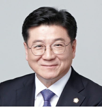 이찬희 전 대한변호사협회(대한변협) 회장이 삼성 준법감시위원회 새로운 위원장에 선임됐다. 그는 내년 2월부터 삼성 내 최대현안으로 꼽히는 지배구조 개선에 적극 관여할 것으로 보인다. 사진=연합뉴스 제공 