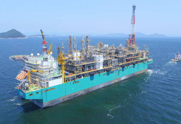대우조선해양이 건조한 부유식 액화천연가스(LNG) 생산설비 모습. 사진=대우조선해양 제공