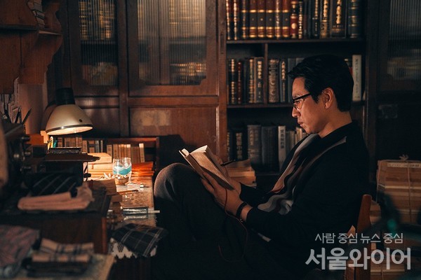영화 '킹메이커' 스틸. 극중 '서창대' 역을 맡은 배우 이선균. 사진=메가박스중앙(주)플러스엠 제공