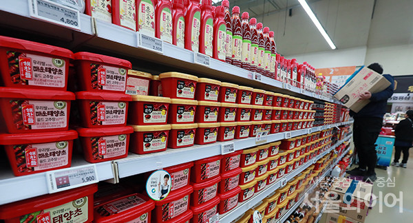 한국농수산식품유통공사(aT)와 농림축산식품부가 발간한 ‘2021 가공식품 세분시장 현황 고추장 편’에 따르면 고추장 수출이 급증한 것으로 나타났다. 사진=서울와이어 DB