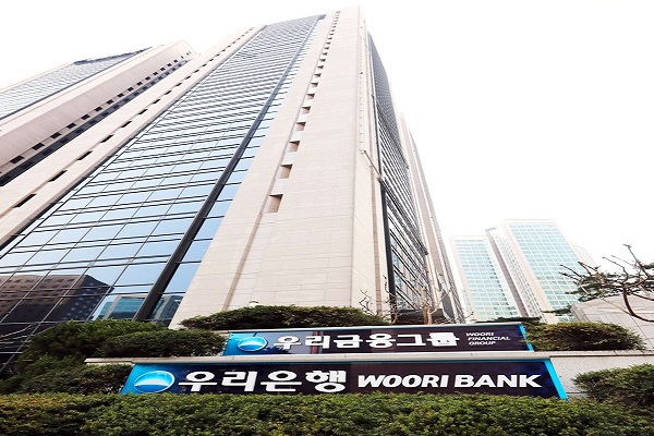 우리은행이 만기가 15~35년인 주택담보대출 중 고정혼합금리와 변동금리 상품에 우대금리 0.3%포인트를 적용한다. 사진=우리은행 제공