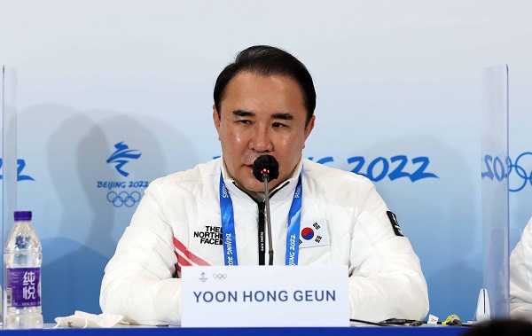 윤홍근 한국 선수단장은 기자회견을 열고 전날 쇼트트랙 남자 1000m 준결승 편파판정에 대해 IOC에 정식으로 제소하겠다고 밝혔다. 사진=연합뉴스