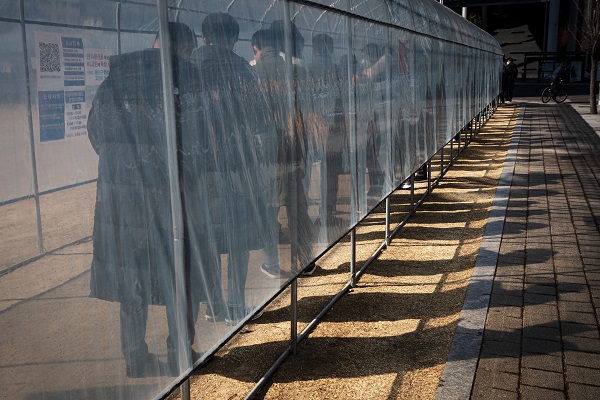 변경된 자가격리 조정안에 따르면 확진자 동거인의 경우 접종완료자라면 공동격리하지 않고, 수동감시를 받으면서 일상생활을 할 수 있다. 사진=연합뉴스