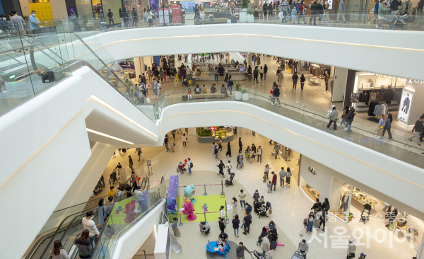 신세계그룹 부동산 종합 개발사인 신세계프라퍼티는 지난 8일 이지스자산운용과 함께 여의도 IFC를 인수하기 위한 1차 입찰에 참여했다. 사진은 안성 스타필드의 모습. 사진=서울와이어 DB