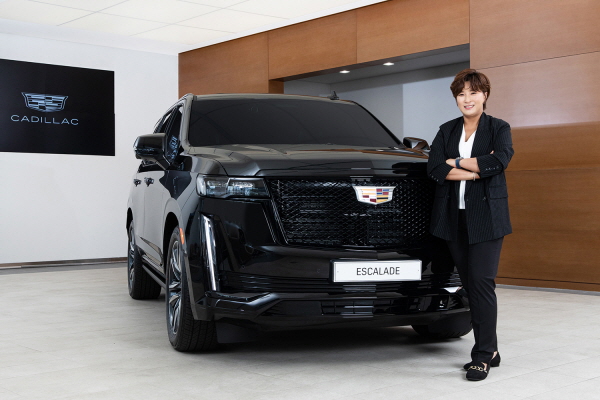 캐딜락이 박세리 감독에게 에스컬레이드를 지원한다. 사진=캐딜락 제공
