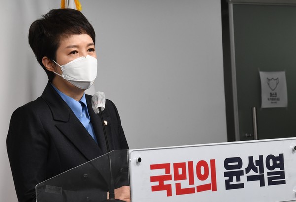 김은혜 당선인 대변인이 13일 여의도 국민의힘 당사에서 오후에 인수위 인선안을 발표할 것이라고 브리핑하고 있다. 국회사진기자단
