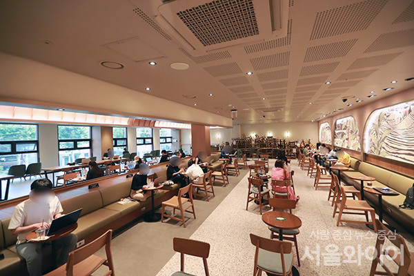 방역당국은 방역·의료 전문가와 자영업자 단체 등 각계 의견을 수렴해 오는 18일 중앙재난안전대책본부 회의에서 거리두기 조정안을 확정할 것으로 알려졌다. 사진=서울와이어 DB