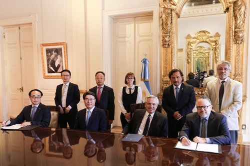 최정우 포스코그룹 회장이 알베르토 페르난데스 아르헨티나 대통령을 만나 현지 리튬사업 협력 필요성을 강조했다. 사진=포스코그룹 제공