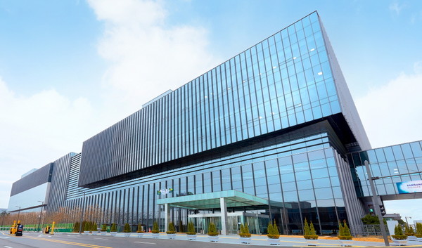 삼성바이오로직스 대주주인 삼성물산과 삼성전자는 삼성바이오로직스가 추진 중인 유상증자에 참여해 각각 1조2168억원, 8821억원을 출자하기로 했다. 사진=삼성바이오로직스 제공