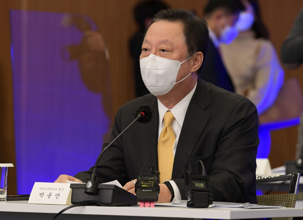 투자은행(IB)업계에 따르면 박용만 전 두산그룹 회장과 그의 두 아들은 보유한 두산그룹 주식 129만주 가량을 처분할 것으로 보인다. 사진=서울와이어 DB