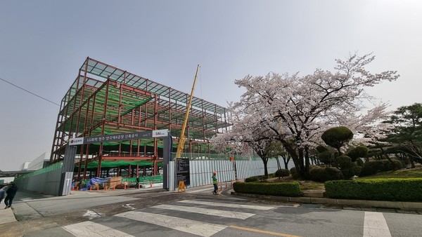 LG화학이 고려아연과 함께 내달 2차전지 전구체를 생산하는 합작법인을 설립한다고 24일 밝혔다. 사진=LG화학 제공