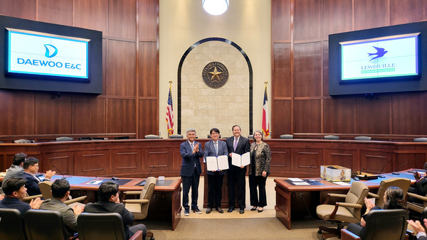 대우건설에 따르면 정원주 중흥그룹 부회장을 비롯한 대우건설 실무진들은 지난달 30일부터 이달 9일까지 미국 텍사스주 루이스빌시와 사업 추진을 위한 업무협약을 맺었다. 사진=대우건설 제공