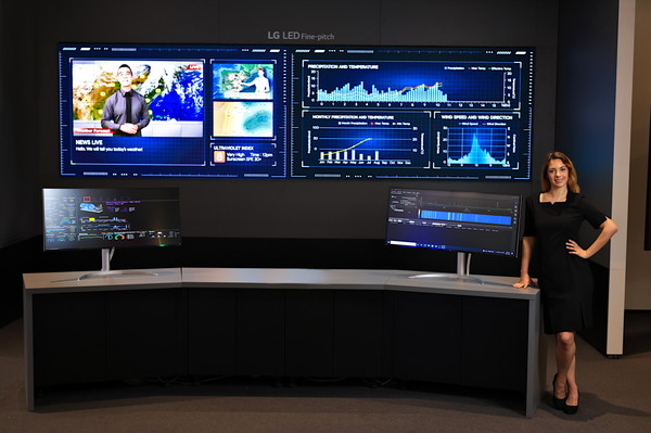 LG전자는 이번 전시회에서 미래 공간 느낌으로 부스를 구성했다. 사람들의 일과 학습, 소통하는 공간의 경계가 사라지는 변화에 초점을 맞춰 다양한 혁신 제품을 소개한다. 사진=LG전자 제공