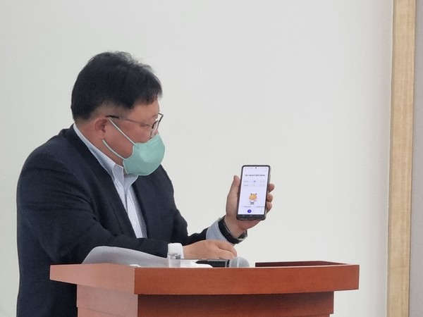 SKT의 A.은 모바일 AI 서비스로 직접 커스터마이징한 캐릭터와의 상호작용을 특징으로 내세운다. 사진=한동현 기자