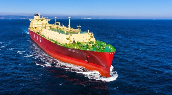현대중공업이 건조한 LNG운반선이 시운전하고 있다. 사진=한국조선해양 제공