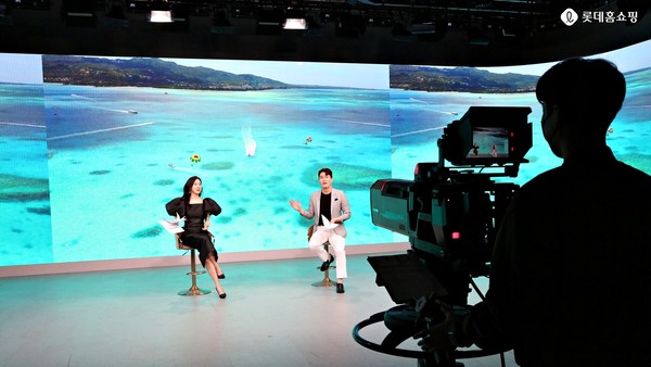 롯데홈쇼핑이 지난달 29일 해외여행 전문 프로그램 ‘트레블 온(Travel On)’을 론칭했다. 사진=롯데홈쇼핑 제공
