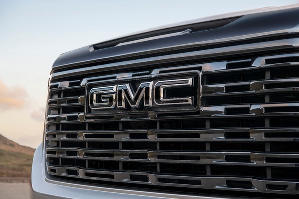 미국에서 120년 역사를 바탕으로 인기가 높은 GM 산하의 픽업·SUV 전문 브랜드 GMC가 한국 상륙을 앞두고 온라인에서 본격적인 홍보 활동에 나섰다. 사진=제너럴모터스 제공