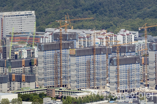 서울시의 둔촌주공 점검결과 전현직 조합이 도정법 45조를 위반한 것으로 파악됐다. 사진=이태구 기자