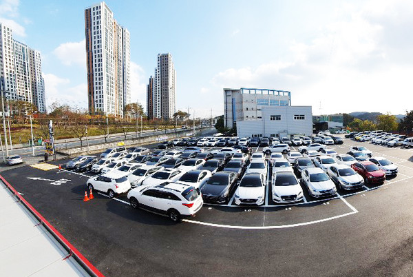 완성차업계의 생산 지연이 장기화되면서 침체된 중고차업계가 달라진 시장 분위기에 따라 새로운 전략으로 대응하고 나섰다. 사진=케이카 제공