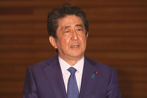 아베 신조 전 일본 총리가 연설 중 총격을 받아 심폐 정지 상태라고 NHK가 보도했다.