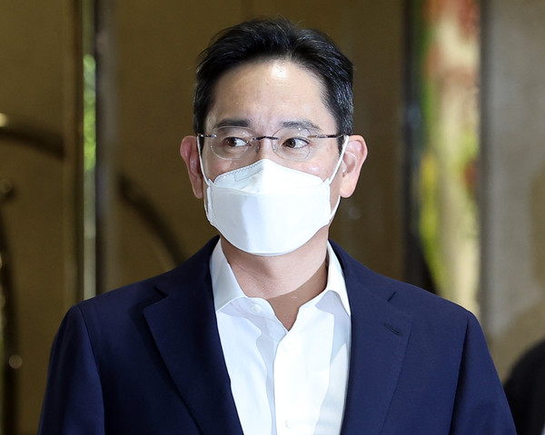 광복절이 한 달 앞으로 다가오면서 정치권 안팎에서 ‘8·15 대사면론’에 무게가 실린다. 이번 사면 대상으로 언급되는 인물은 이명박 전 대통령, 이재용 삼성전자 부회장, 김경수 전 경남지사 등이 있다. 사진=연합뉴스 제공