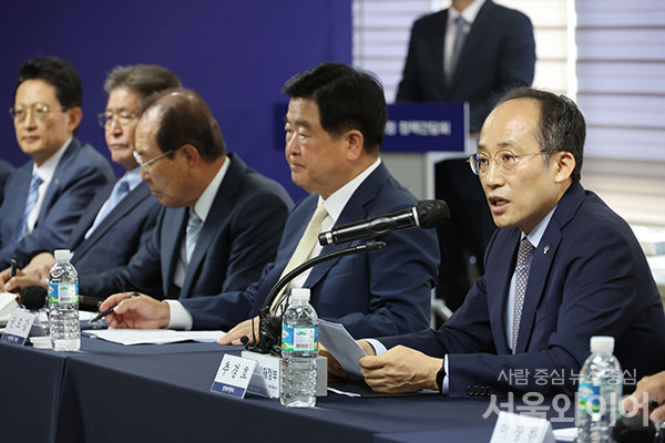 (오른쪽) 추경호 부총리 겸 기획재정부 장관이 발언을 하고 있다. 사진=서울와이어 DB