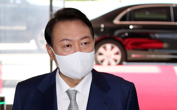  “윤 대통령이 이날 김대기 비서실장과 안상훈 사회수석을 희생자들의 빈소인 경기도의료원 이천병원 장례식장에 조문을 보내 고인들을 위로했다. / 사진=연합뉴스