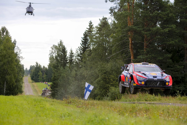 '2022 월드랠리챔피언십' 8번째 라운드 핀란드 랠리에서 현대자동차 'i20 N Rally1 하이브리드' 경주차가 주행하고 있다. 사진=현대자동차 제공